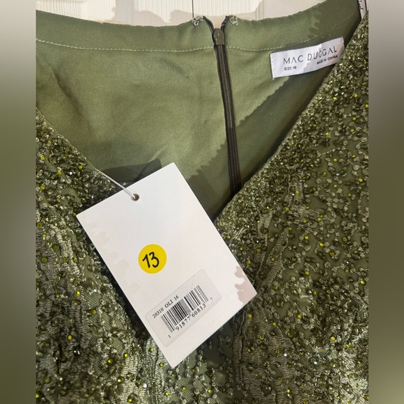 Mac Duggal Embroidered Flutter Sleeve V-Neck Gown NWT Size 16  Style #20310 - Picture 6 of 8